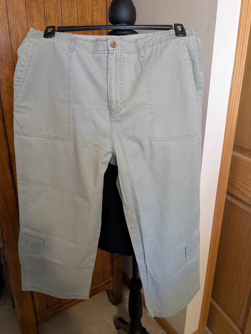 HAVANA JACK'S CAFE Light Olive Capris w/Cargo Pockets, Sz 14, EUC!!